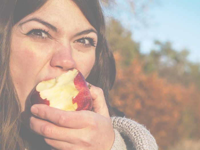Chewing apple